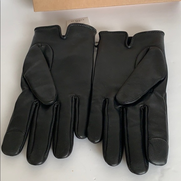 Coach Quilted Sculpted Leather Tech Gloves Black - Picture 8 of 10